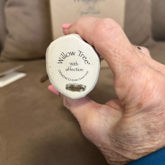 Willow Tree ‘With Affection’ Angel with Cat - Cream and Brown - Picture 9 of 11